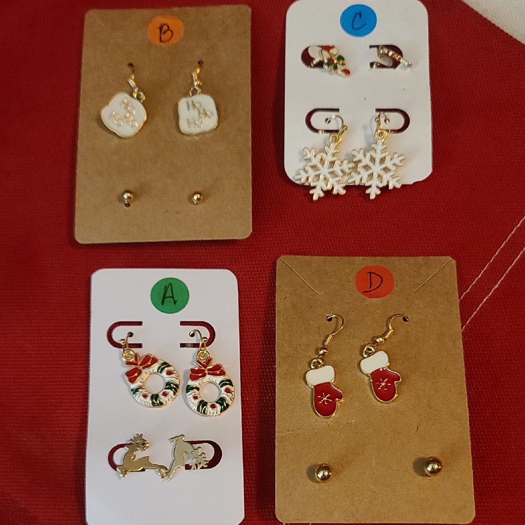 Festive 2 Pr Per Pkg Christmas, Wreath, Mittens, Snowflake, Earrings Sets Nwt